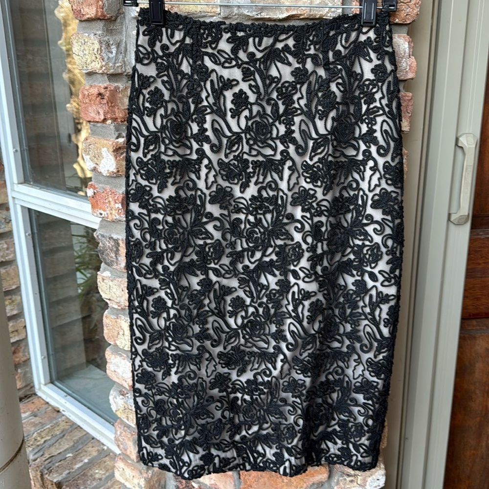 GORGEOUS black lace skirt in PERFECT condition by David Meister. Size 6.